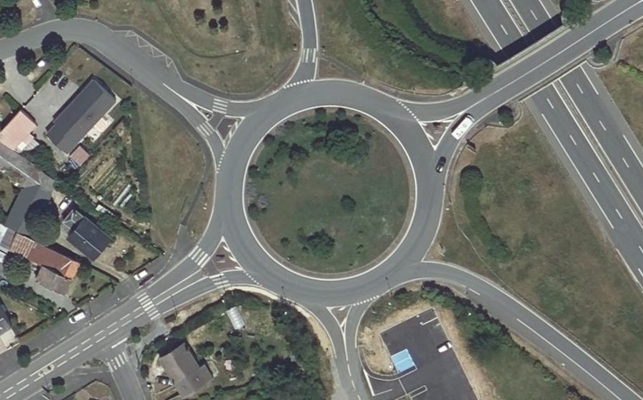 Vue aérienne du Rond-point anonyme n°28661830