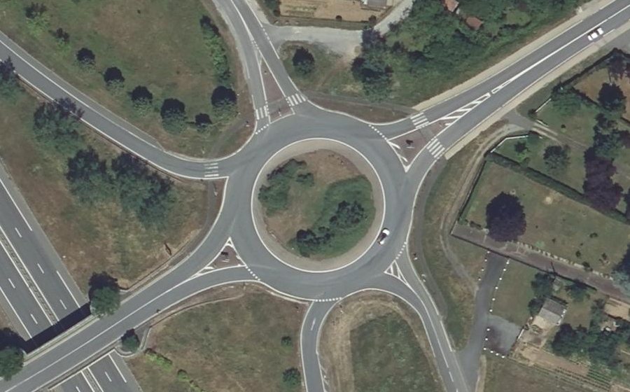 Vue aérienne du Rond-point anonyme n°28661929