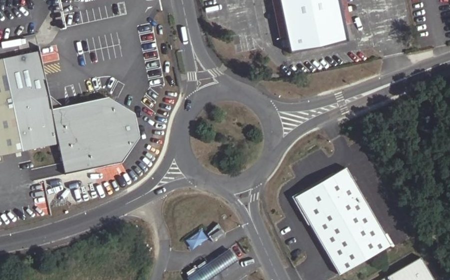 Vue aérienne du Rond-point anonyme n°286637639