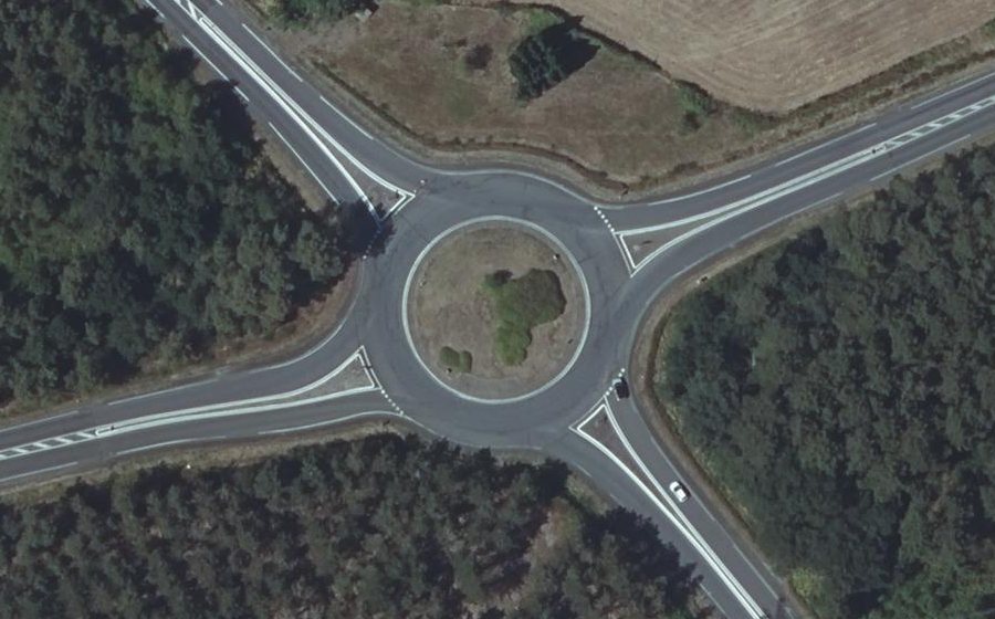 Vue aérienne du Rond-point anonyme n°28667467