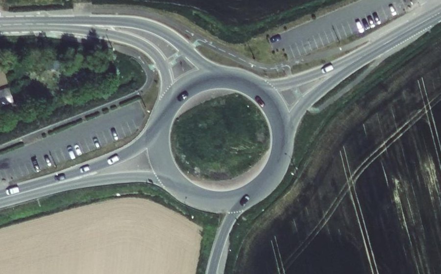 Vue aérienne du Rond-point anonyme n°286677099