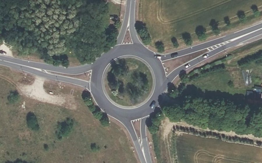 Vue aérienne du Rond-point anonyme n°28671992
