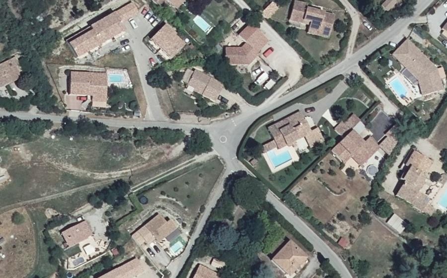 Vue aérienne du Rond-point anonyme n°286811923