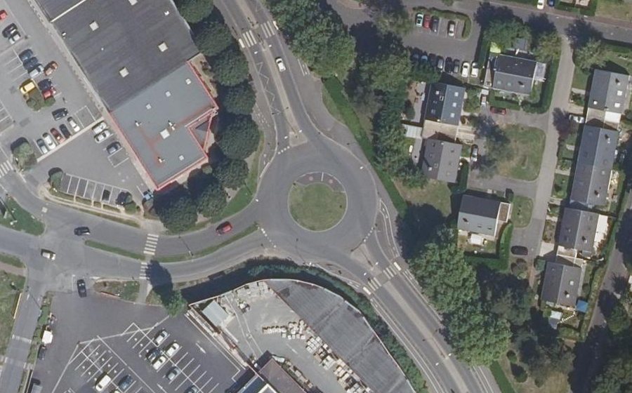 Vue aérienne du Rond-point anonyme n°286821553
