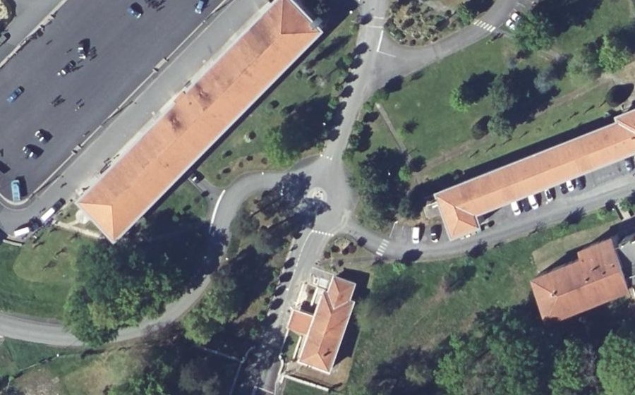 Vue aérienne du Rond-point anonyme n°286963323