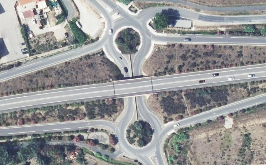 Vue aérienne du Rond-point anonyme n°28702131