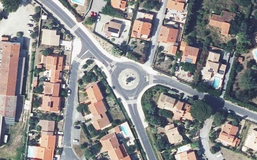Vue aérienne du Rond-point anonyme n°28703037