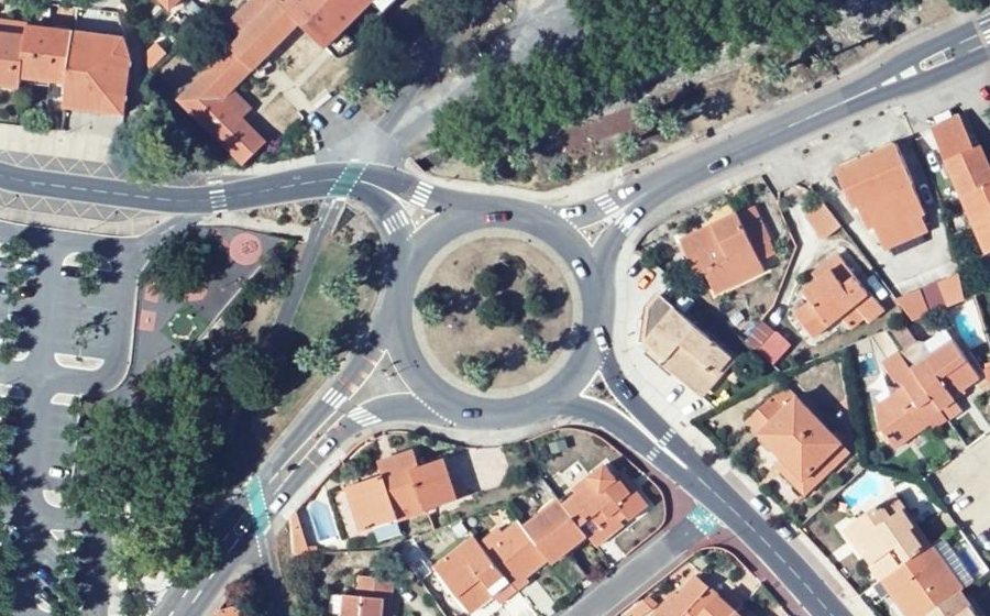 Vue aérienne du Rond-point anonyme n°28703650