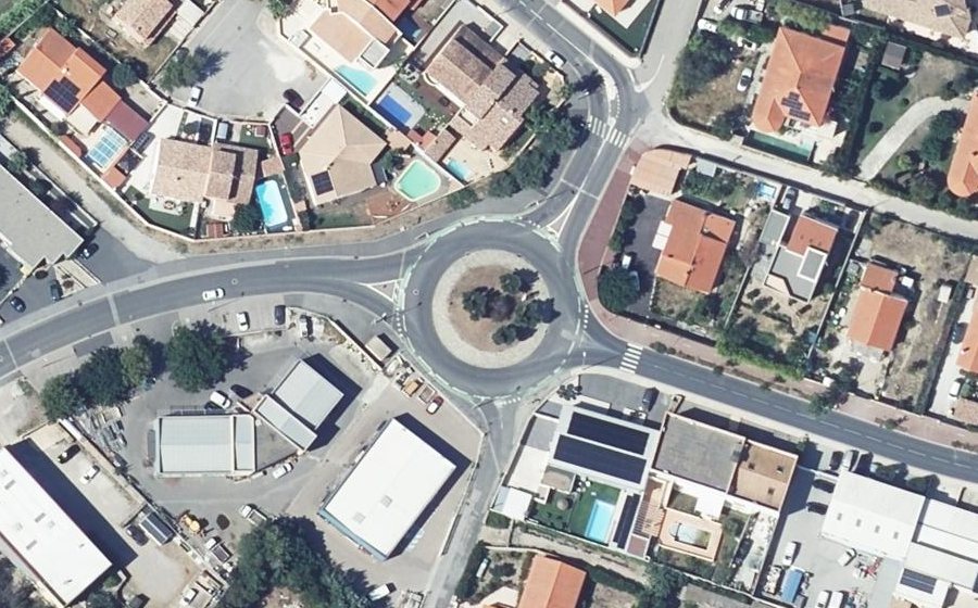 Vue aérienne du Rond-point anonyme n°28707237