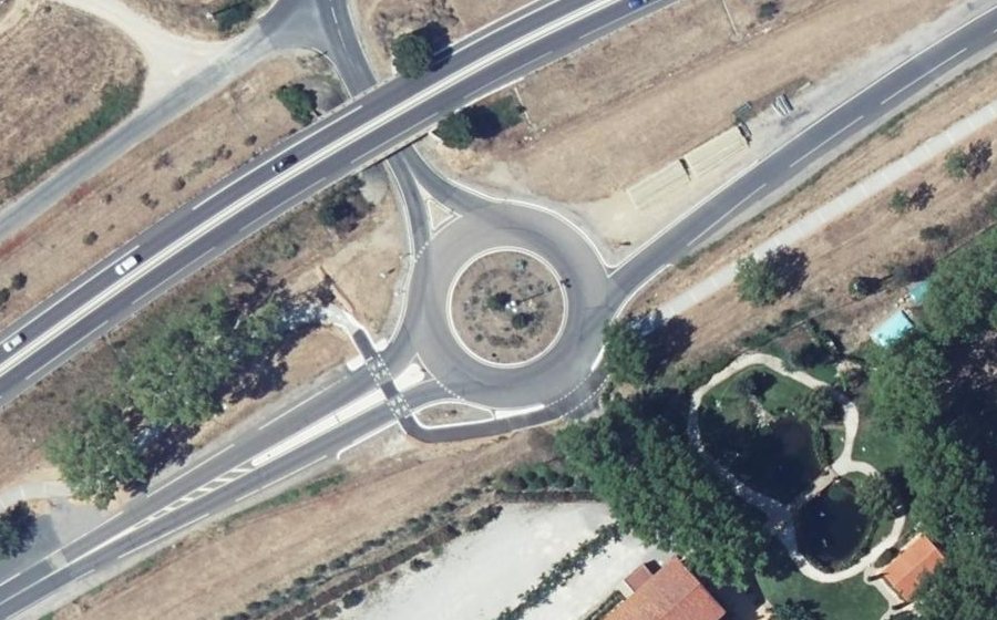 Vue aérienne du Rond-point anonyme n°28709512