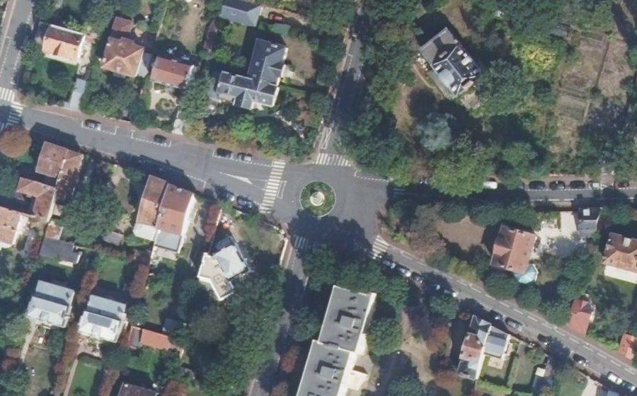 Vue aérienne du Rond-point anonyme n°28712105