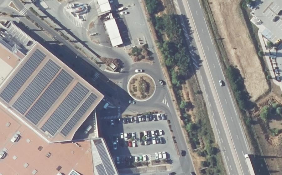 Vue aérienne du Rond-point anonyme n°287145751