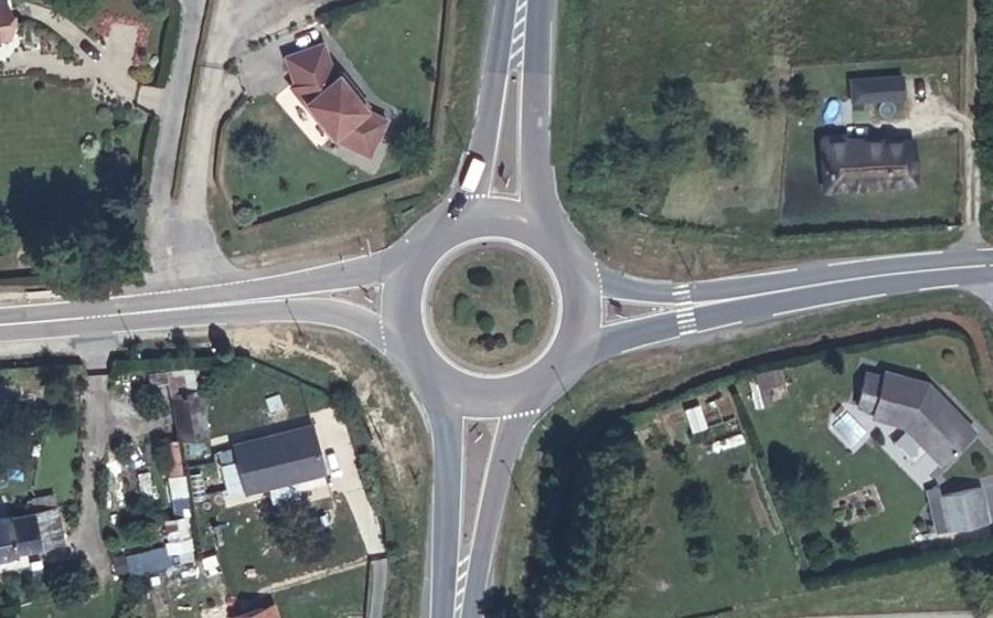 Vue aérienne du Rond-point anonyme n°28719969