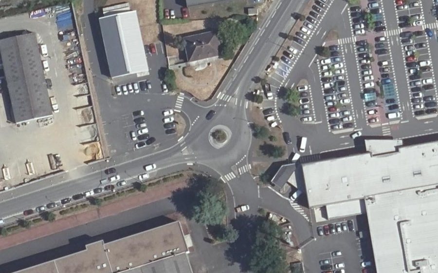 Vue aérienne du Rond-point anonyme n°287201935