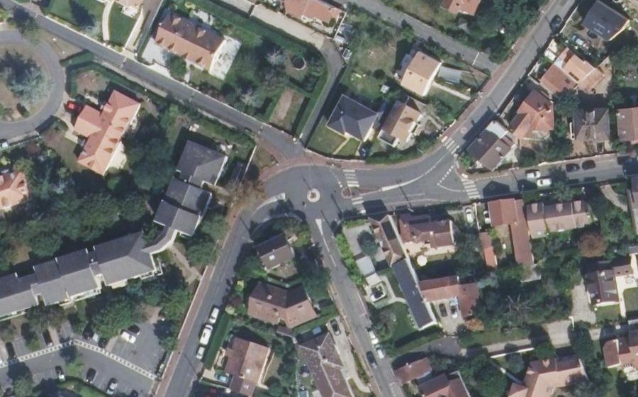 Vue aérienne du Rond-point anonyme n°28723510