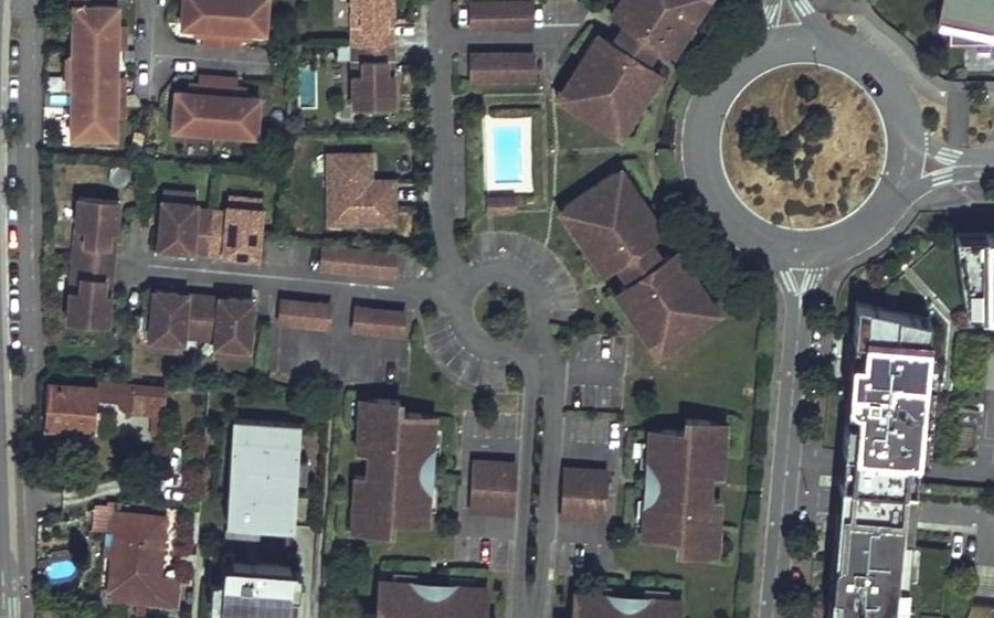 Vue aérienne du Rond-point anonyme n°287272989