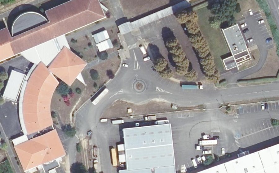 Vue aérienne du Rond-point anonyme n°287274791