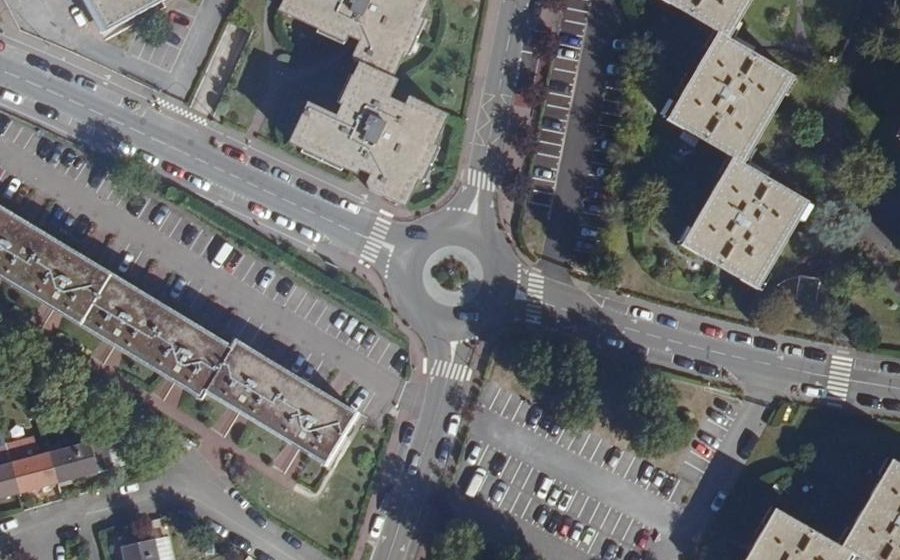 Vue aérienne du Rond-point anonyme n°28729467