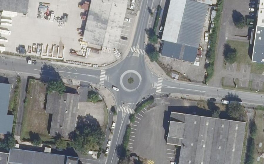 Vue aérienne du Rond-point anonyme n°287298374