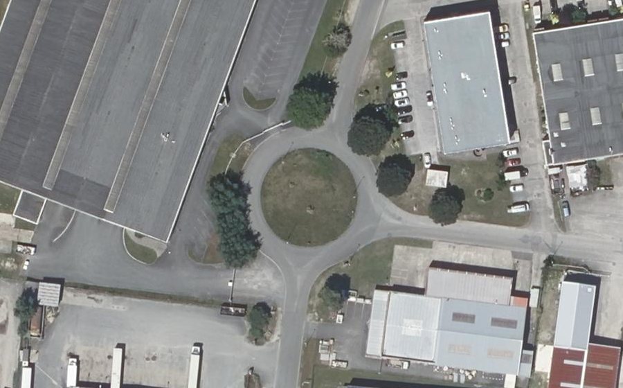 Vue aérienne du Rond-point anonyme n°28730203