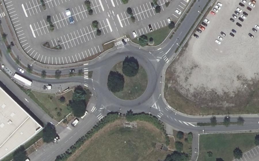 Vue aérienne du Rond-point anonyme n°28730790