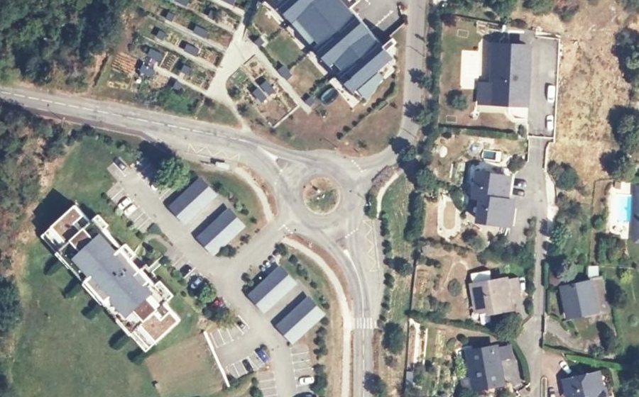 Vue aérienne du Rond-point anonyme n°28731090