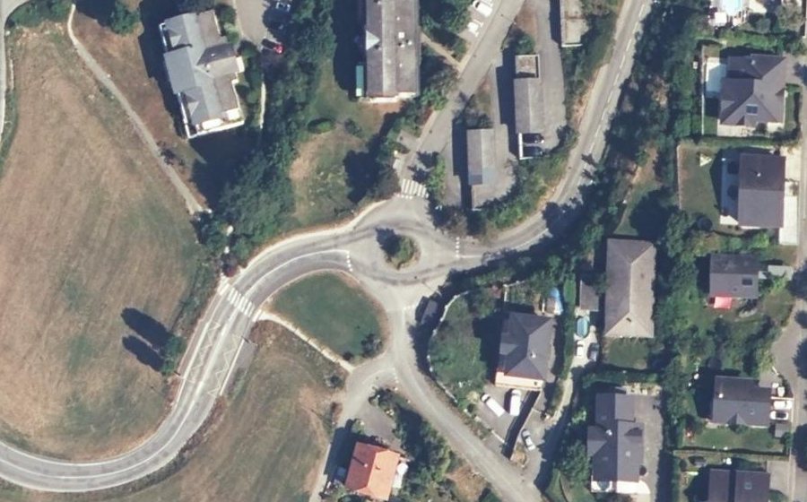 Vue aérienne du Rond-point anonyme n°28731097