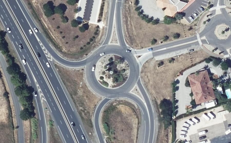 Vue aérienne du Rond-point anonyme n°28734105