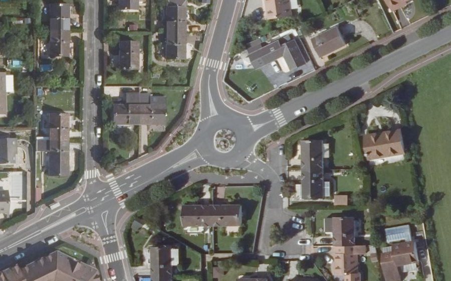 Vue aérienne du Rond-point anonyme n°28735610