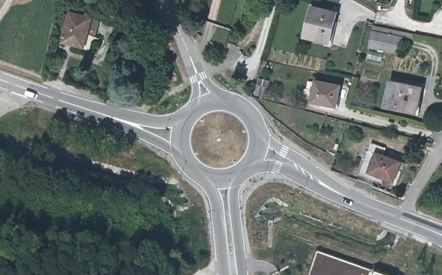 Vue aérienne du Rond-point anonyme n°28736415