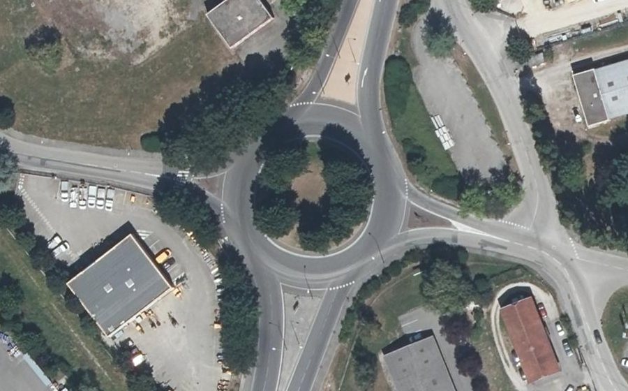 Vue aérienne du Rond-point anonyme n°28736428