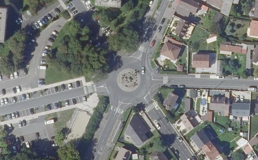 Vue aérienne du Rond-point anonyme n°28743989