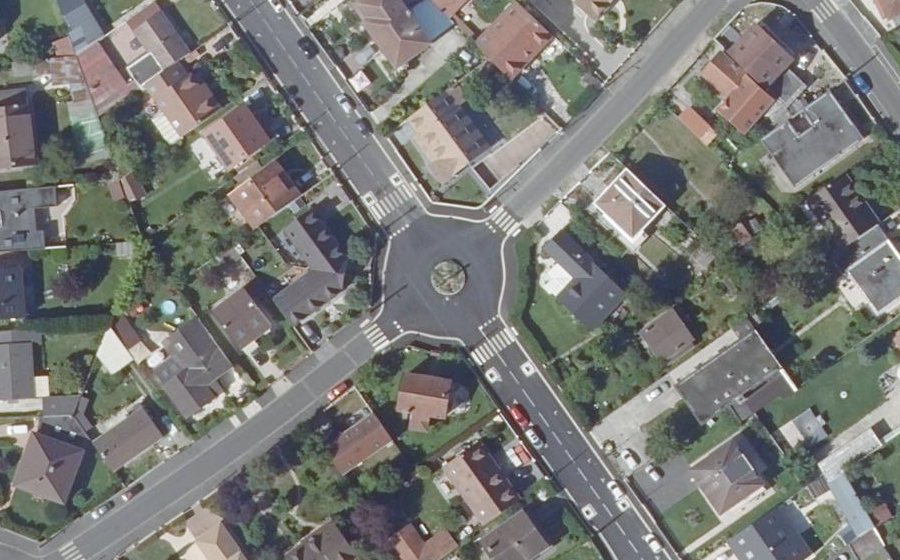 Vue aérienne du Rond-point anonyme n°28744040