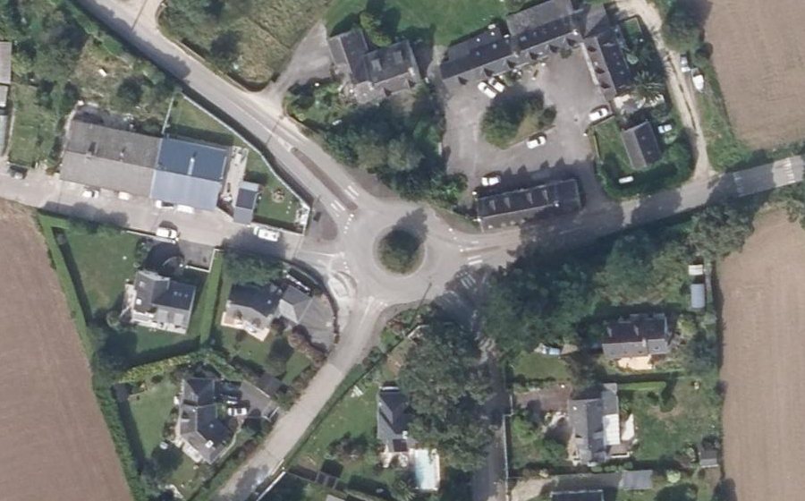 Vue aérienne du Rond-point anonyme n°28746034