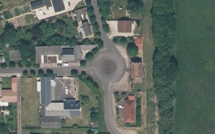 Vue aérienne du Rond-point anonyme n°287561294