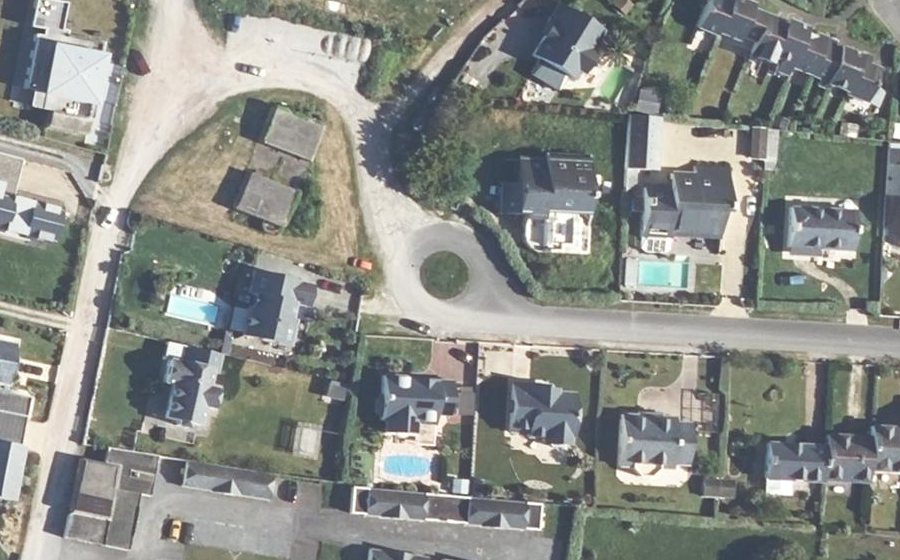 Vue aérienne du Rond-point anonyme n°287630383