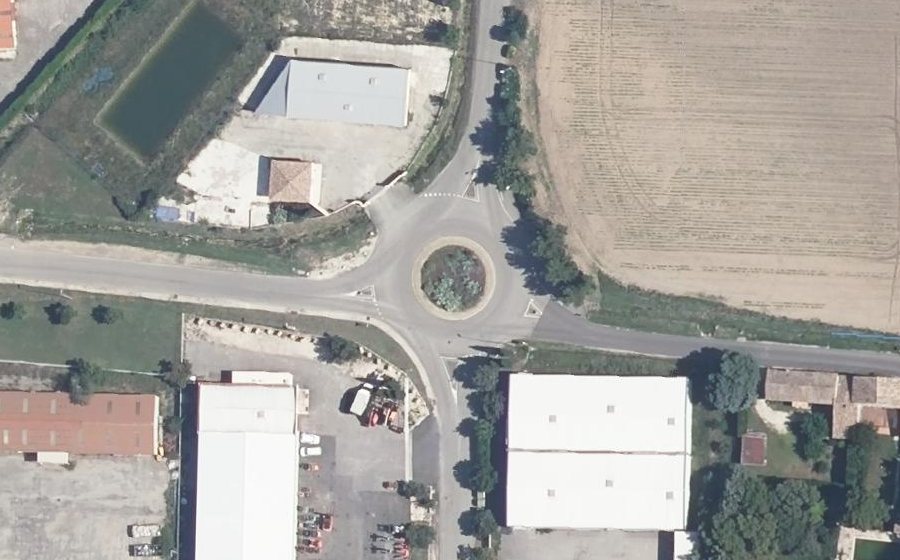 Vue aérienne du Rond-point anonyme n°287673675