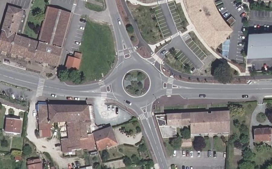 Vue aérienne du Rond-point anonyme n°287757200