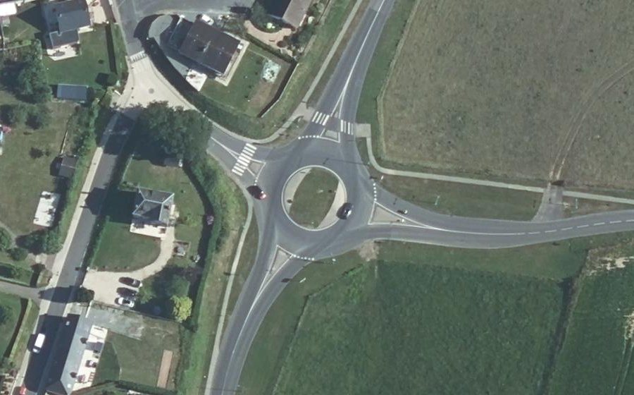 Vue aérienne du Rond-point anonyme n°287758214