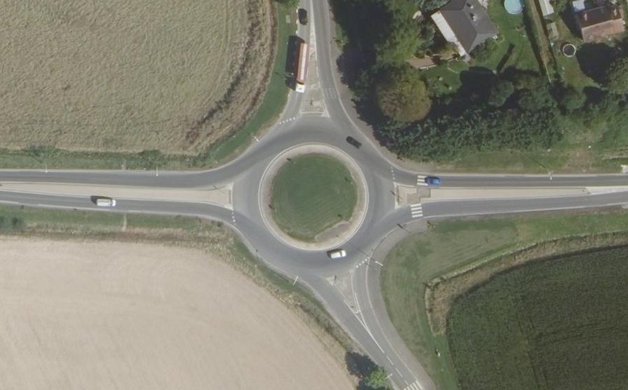 Vue aérienne du Rond-point anonyme n°28777314