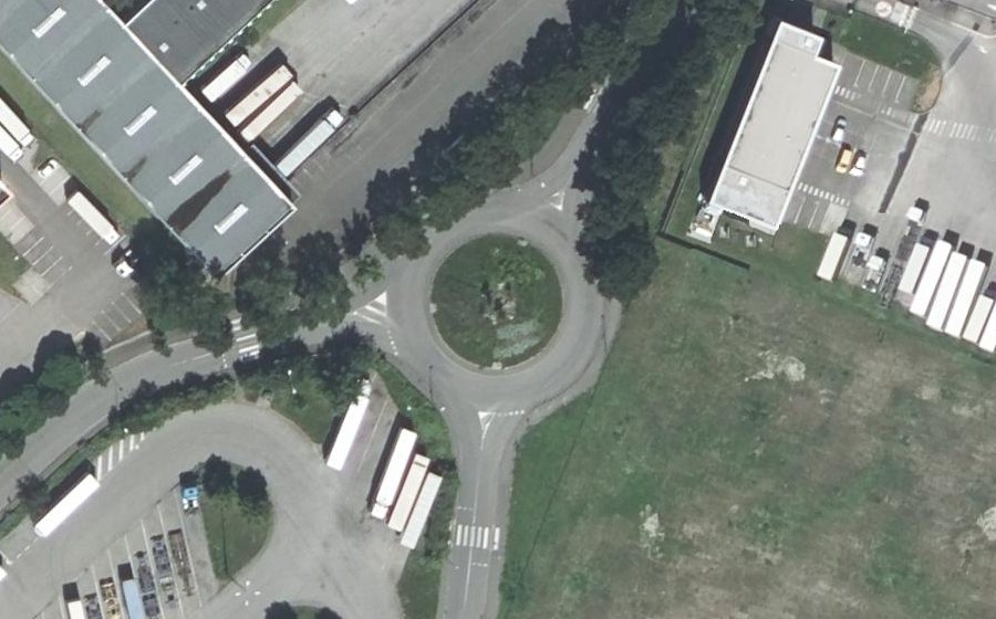Vue aérienne du Rond-point anonyme n°287836258