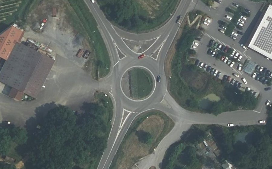 Vue aérienne du Rond-point anonyme n°28784156