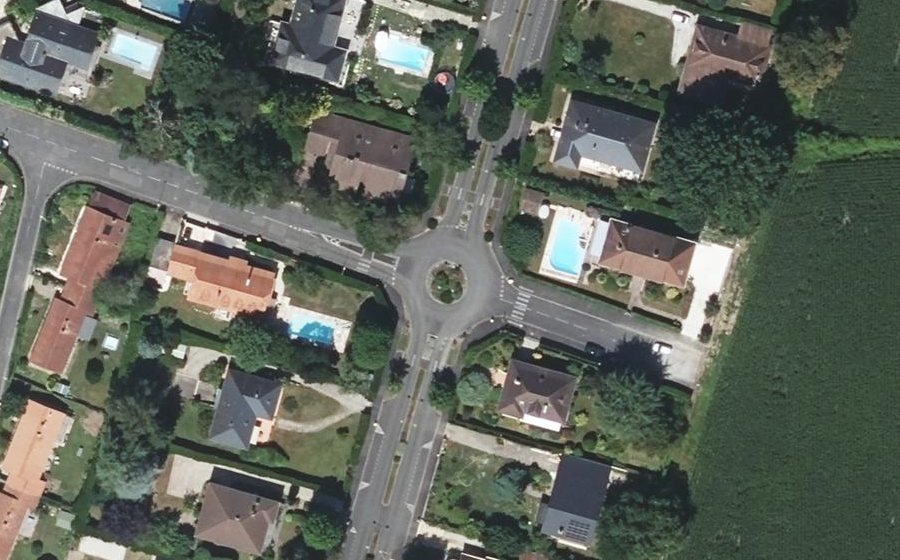 Vue aérienne du Rond-point anonyme n°288010184