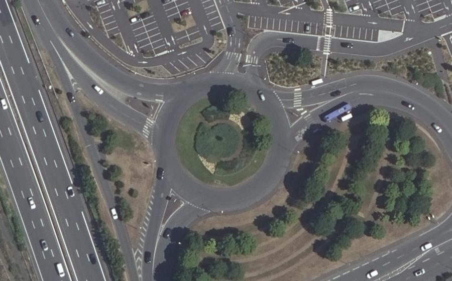 Vue aérienne du Rond-point anonyme n°288040983