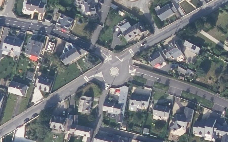 Vue aérienne du Rond-point anonyme n°288041932