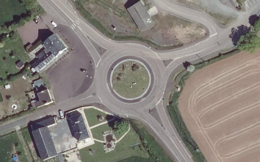 Vue aérienne du Rond-point anonyme n°288041933