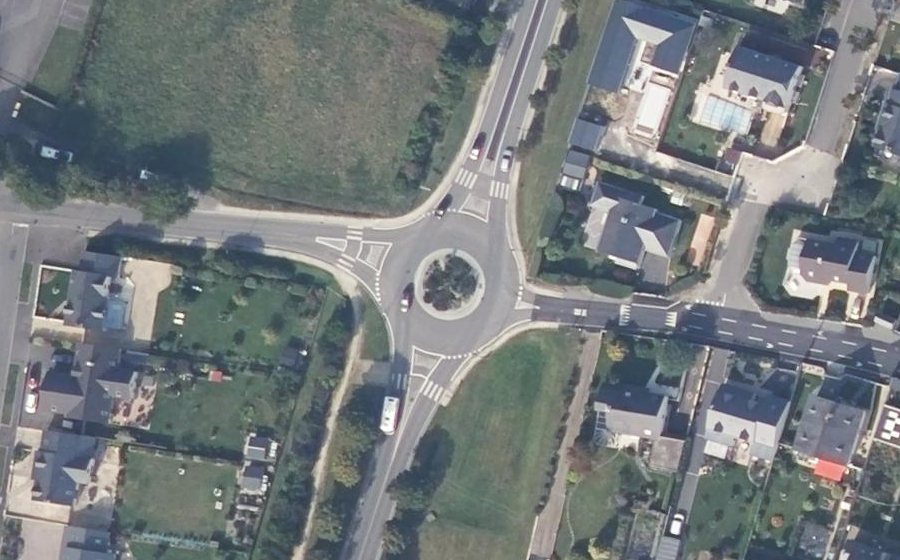 Vue aérienne du Rond-point anonyme n°288041948
