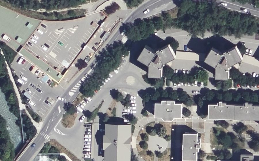 Vue aérienne du Rond-point anonyme n°288085145