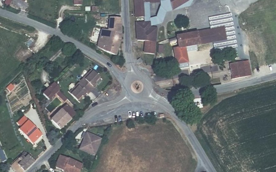 Vue aérienne du Rond-point anonyme n°288117930