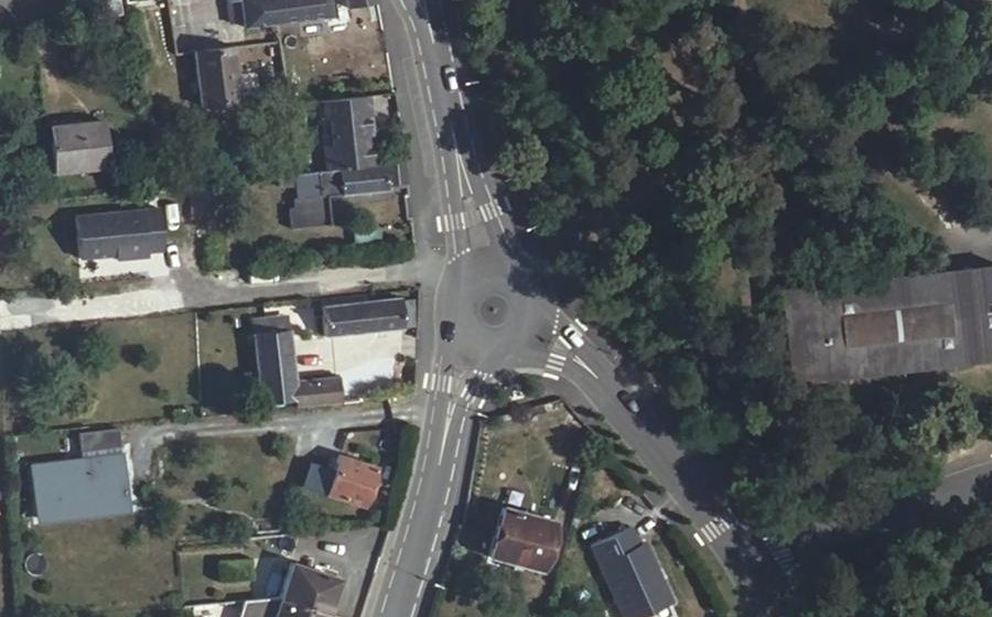 Vue aérienne du Rond-point anonyme n°288153496